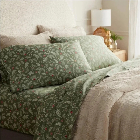 NWT Full 400 Thread Count Performance
Holiday Sheet Set Green Holly - Thres… - Picture 1 of 7